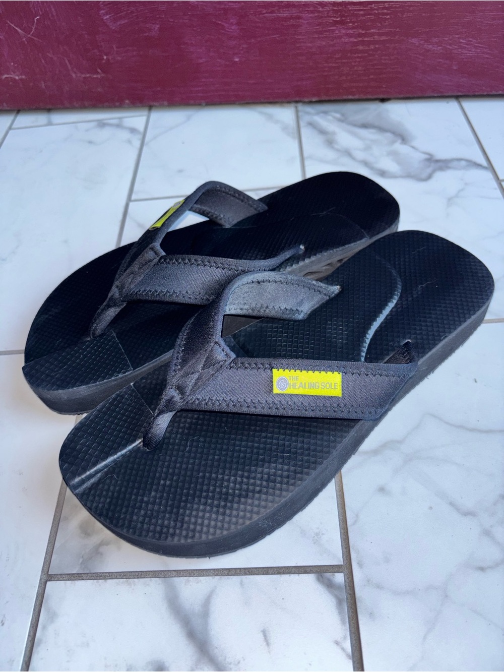 Black Women's Comfort Flip-Flop Sandals with Cushioned Straps